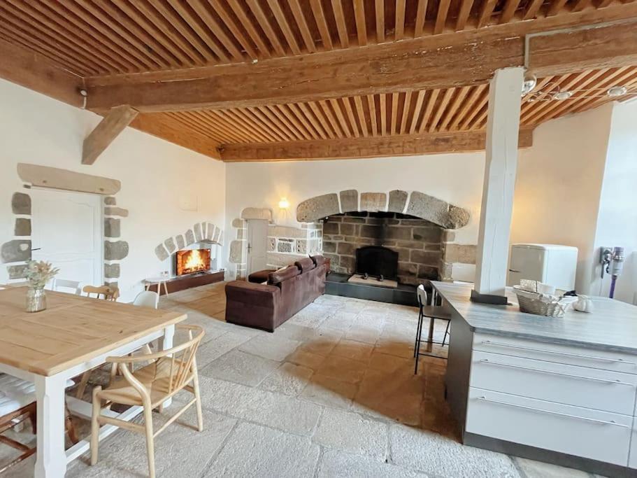 Logis Du Chandelier Le Puy-en-Velay ภายนอก รูปภาพ