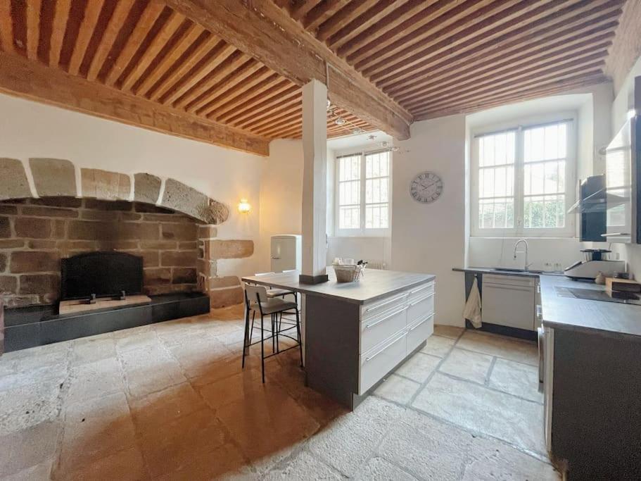 Logis Du Chandelier Le Puy-en-Velay ภายนอก รูปภาพ