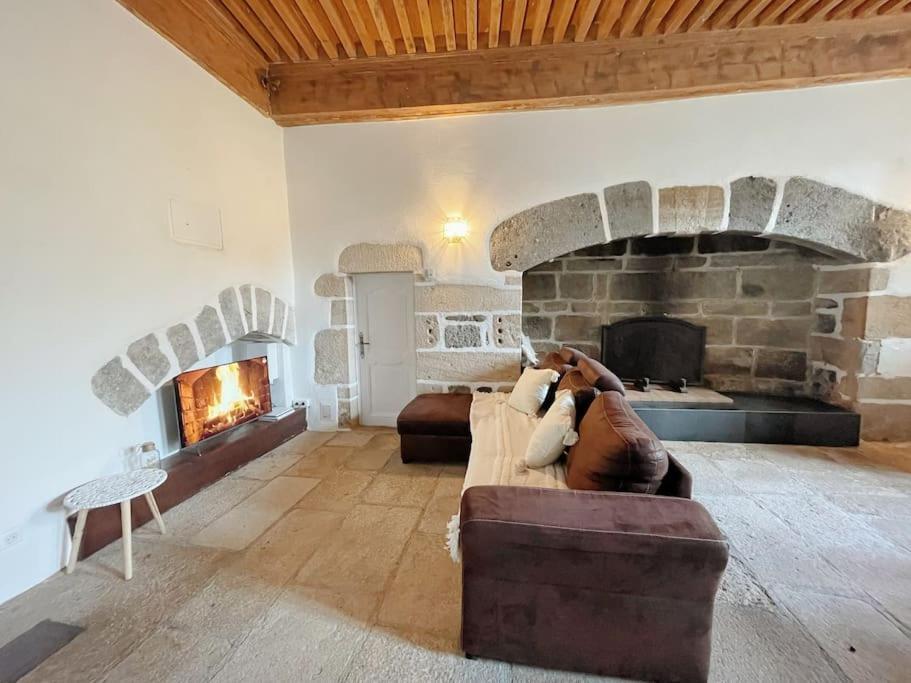 Logis Du Chandelier Le Puy-en-Velay ภายนอก รูปภาพ